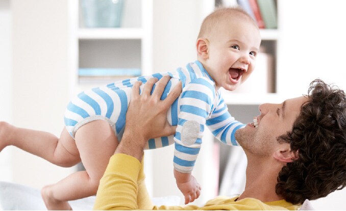 Poussées dentaires : les premières dents de votre bébé